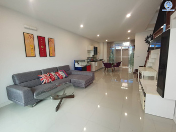 *****ทาวน์เฮ้าส์มือสอง โครงการ วิสดอม กรีนทาวน์ เนื้อที่ 23.80 ตร.ว. พื้นที่ใช้สอย 228.45 ตร.ม. ฟังก์ชัน 3 ห้องนอน 4 ห้องน้ำ 2 ที่จอดรถ แถมฟรี! เครื่องทำน้ำอุ่น, เฟอร์นิเจอร์บิ๊วอิน บนทำเลเดินทางสะดวก เชื่อมต่อถนนราชพฤกษ์, ถนนเพชรเกษม และใกล้รถไฟฟ้าสายสีน้ำเงิน "สถานีภาษีเจริญ"