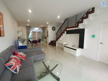 *****ทาวน์เฮ้าส์มือสอง โครงการ วิสดอม กรีนทาวน์ เนื้อที่ 23.80 ตร.ว. พื้นที่ใช้สอย 228.45 ตร.ม. ฟังก์ชัน 3 ห้องนอน 4 ห้องน้ำ 2 ที่จอดรถ แถมฟรี! เครื่องทำน้ำอุ่น, เฟอร์นิเจอร์บิ๊วอิน บนทำเลเดินทางสะดวก เชื่อมต่อถนนราชพฤกษ์, ถนนเพชรเกษม และใกล้รถไฟฟ้าสายสีน้ำเงิน "สถานีภาษีเจริญ"