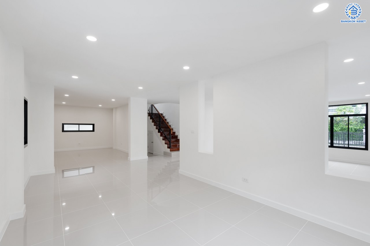 บ้านมือสองตกแต่งใหม่ โครงการ เพอร์เฟคเพลส รัตนาธิเบศร์-ไทรม้า บนเนื้อที่ 100.00 ตร.ว. พื้นที่ใช้สอย 361.96 ตร.ม. ฟังก์ชัน 3 ห้องนอน 3 ห้องน้ำ จอดรถได้ 2 คัน ใกล้ 2 เซ็นทรัล ทั้งเซ็นทรัลรัตนาธิเบศร์, เซ็นทรัลเวสต์เกต บนทำเลเชื่อมต่อได้หลายเส้นทาง ติดถนนรัตนาธิเบศร์ และ รถไฟฟ้าสายสีม่วง "สถานีบางรักน้อยท่าอิฐ"