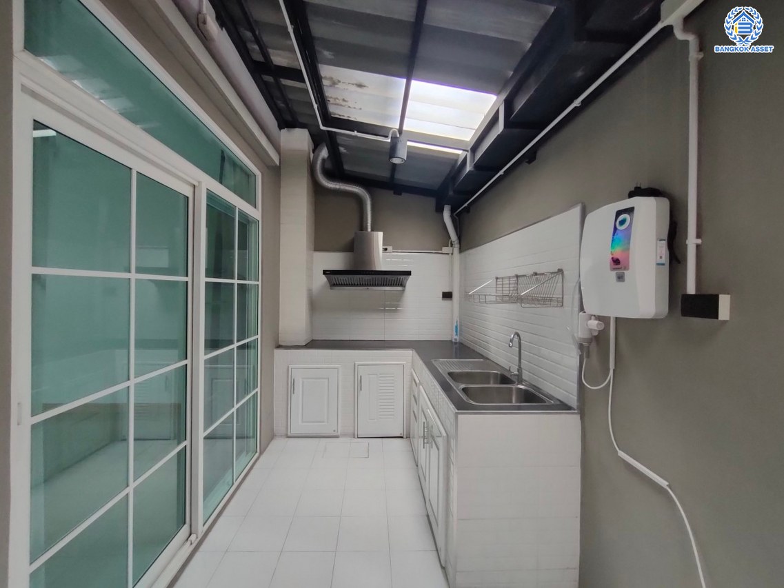 *****ทาวน์เฮ้าส์มือสอง โครงการ คิวดิสทริค สุขสวัสดิ์-วงแหวนพระราม3 เนื้อที่ 18.40 ตร.ว. พื้นที่ใช้สอย 106 ตร.ม. ฟังก์ชัน 2 ห้องนอน 2 ห้องน้ำ 2 ที่จอดรถ แถมฟรี! เครื่องปรับอากาศ บนทำเลเดินทางสะดวก เชื่อมต่อถนนสุขสวัสดิ์ ถนนกาญจณาภิเษก ใกล้เซ็นทรัล พระราม3 และจุดขึ้นทางด่วน "สุขสวัสดิ์"