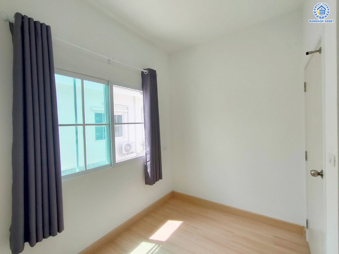 *****ทาวน์เฮ้าส์มือสอง โครงการ คิวดิสทริค สุขสวัสดิ์-วงแหวนพระราม3 เนื้อที่ 18.40 ตร.ว. พื้นที่ใช้สอย 106 ตร.ม. ฟังก์ชัน 2 ห้องนอน 2 ห้องน้ำ 2 ที่จอดรถ แถมฟรี! เครื่องปรับอากาศ บนทำเลเดินทางสะดวก เชื่อมต่อถนนสุขสวัสดิ์ ถนนกาญจณาภิเษก ใกล้เซ็นทรัล พระราม3 และจุดขึ้นทางด่วน "สุขสวัสดิ์"