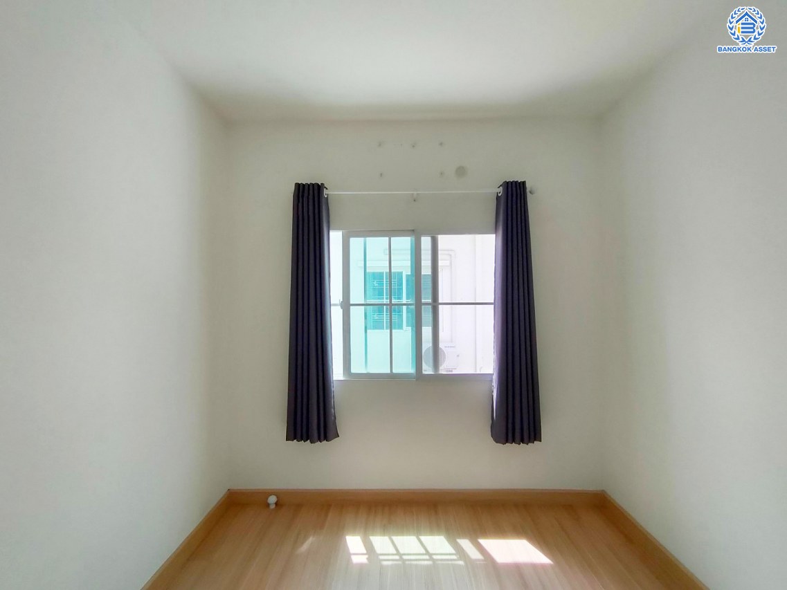 *****ทาวน์เฮ้าส์มือสอง โครงการ คิวดิสทริค สุขสวัสดิ์-วงแหวนพระราม3 เนื้อที่ 18.40 ตร.ว. พื้นที่ใช้สอย 106 ตร.ม. ฟังก์ชัน 2 ห้องนอน 2 ห้องน้ำ 2 ที่จอดรถ แถมฟรี! เครื่องปรับอากาศ บนทำเลเดินทางสะดวก เชื่อมต่อถนนสุขสวัสดิ์ ถนนกาญจณาภิเษก ใกล้เซ็นทรัล พระราม3 และจุดขึ้นทางด่วน "สุขสวัสดิ์"