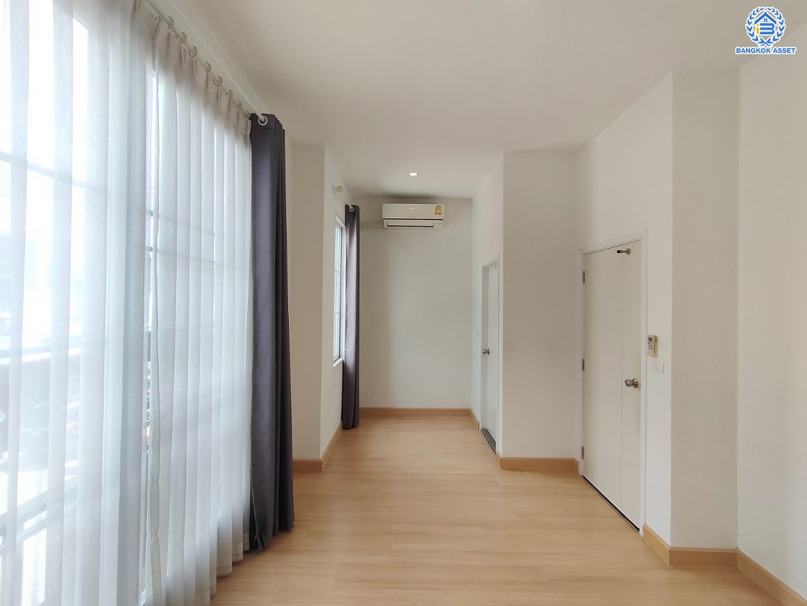 *****ทาวน์เฮ้าส์มือสอง โครงการ คิวดิสทริค สุขสวัสดิ์-วงแหวนพระราม3 เนื้อที่ 18.40 ตร.ว. พื้นที่ใช้สอย 106 ตร.ม. ฟังก์ชัน 2 ห้องนอน 2 ห้องน้ำ 2 ที่จอดรถ แถมฟรี! เครื่องปรับอากาศ บนทำเลเดินทางสะดวก เชื่อมต่อถนนสุขสวัสดิ์ ถนนกาญจณาภิเษก ใกล้เซ็นทรัล พระราม3 และจุดขึ้นทางด่วน "สุขสวัสดิ์"