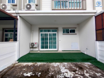 *****ทาวน์เฮ้าส์มือสอง โครงการ คิวดิสทริค สุขสวัสดิ์-วงแหวนพระราม3 เนื้อที่ 18.40 ตร.ว. พื้นที่ใช้สอย 106 ตร.ม. ฟังก์ชัน 2 ห้องนอน 2 ห้องน้ำ 2 ที่จอดรถ แถมฟรี! เครื่องปรับอากาศ บนทำเลเดินทางสะดวก เชื่อมต่อถนนสุขสวัสดิ์ ถนนกาญจณาภิเษก ใกล้เซ็นทรัล พระราม3 และจุดขึ้นทางด่วน "สุขสวัสดิ์"