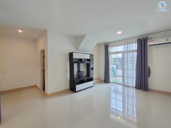 *****ทาวน์เฮ้าส์มือสอง โครงการ คิวดิสทริค สุขสวัสดิ์-วงแหวนพระราม3 เนื้อที่ 18.40 ตร.ว. พื้นที่ใช้สอย 106 ตร.ม. ฟังก์ชัน 2 ห้องนอน 2 ห้องน้ำ 2 ที่จอดรถ แถมฟรี! เครื่องปรับอากาศ บนทำเลเดินทางสะดวก เชื่อมต่อถนนสุขสวัสดิ์ ถนนกาญจณาภิเษก ใกล้เซ็นทรัล พระราม3 และจุดขึ้นทางด่วน "สุขสวัสดิ์"