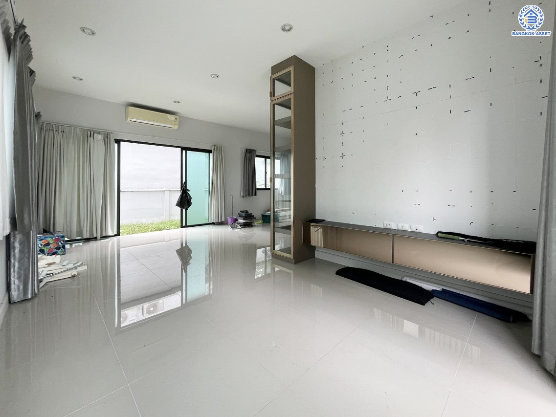 *****บ้านแฝดมือสอง โครงการ แกรนด์พลีโน พหลโยธิน-รังสิต เนื้อที่ 45.20 ตร.ว. ฟังก์ชัน 3 ห้องนอน 4 ห้องน้ำ 2 ที่จอดรถ โครงการบนทำเลเดินทางสะดวก เชื่อมต่อถนนรังสิต-นครนายก ถนนคลองหลวง ถนนกาญจนาภิเษก ใกล้รถไฟฟ้าสายสีแดง "สถานีรังสิต" และจุดขึ้นทางด่วน "อุดรรัถยา"