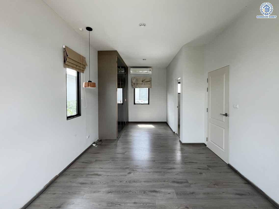 *****บ้านแฝดมือสอง โครงการ แกรนด์พลีโน พหลโยธิน-รังสิต เนื้อที่ 45.20 ตร.ว. ฟังก์ชัน 3 ห้องนอน 4 ห้องน้ำ 2 ที่จอดรถ โครงการบนทำเลเดินทางสะดวก เชื่อมต่อถนนรังสิต-นครนายก ถนนคลองหลวง ถนนกาญจนาภิเษก ใกล้รถไฟฟ้าสายสีแดง "สถานีรังสิต" และจุดขึ้นทางด่วน "อุดรรัถยา"