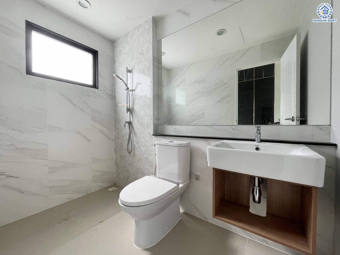 *****บ้านแฝดมือสอง โครงการ แกรนด์พลีโน พหลโยธิน-รังสิต เนื้อที่ 45.20 ตร.ว. ฟังก์ชัน 3 ห้องนอน 4 ห้องน้ำ 2 ที่จอดรถ โครงการบนทำเลเดินทางสะดวก เชื่อมต่อถนนรังสิต-นครนายก ถนนคลองหลวง ถนนกาญจนาภิเษก ใกล้รถไฟฟ้าสายสีแดง "สถานีรังสิต" และจุดขึ้นทางด่วน "อุดรรัถยา"