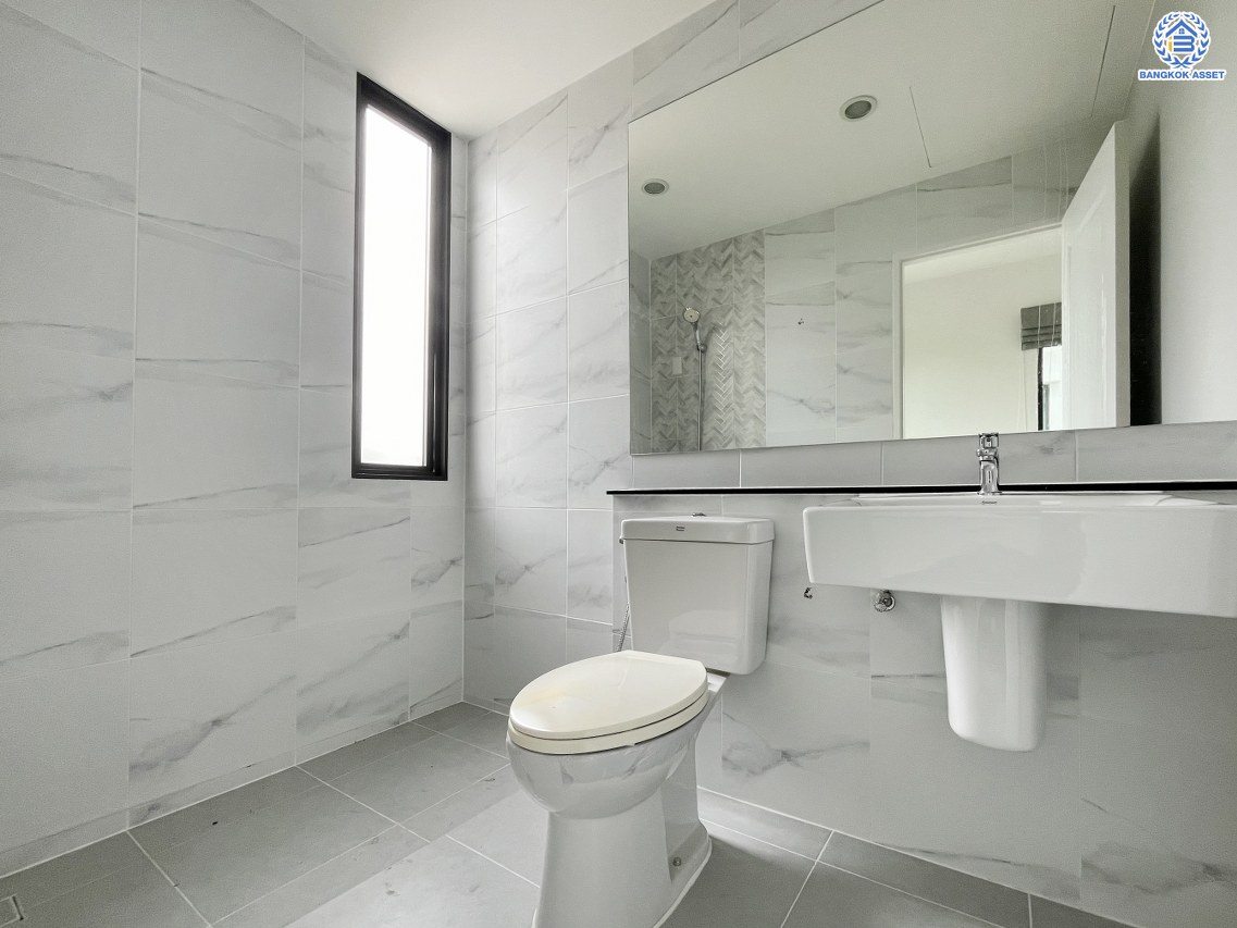 *****บ้านแฝดมือสอง โครงการ แกรนด์พลีโน พหลโยธิน-รังสิต เนื้อที่ 45.20 ตร.ว. ฟังก์ชัน 3 ห้องนอน 4 ห้องน้ำ 2 ที่จอดรถ โครงการบนทำเลเดินทางสะดวก เชื่อมต่อถนนรังสิต-นครนายก ถนนคลองหลวง ถนนกาญจนาภิเษก ใกล้รถไฟฟ้าสายสีแดง "สถานีรังสิต" และจุดขึ้นทางด่วน "อุดรรัถยา"