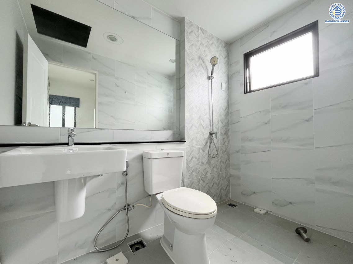 *****บ้านแฝดมือสอง โครงการ แกรนด์พลีโน พหลโยธิน-รังสิต เนื้อที่ 45.20 ตร.ว. ฟังก์ชัน 3 ห้องนอน 4 ห้องน้ำ 2 ที่จอดรถ โครงการบนทำเลเดินทางสะดวก เชื่อมต่อถนนรังสิต-นครนายก ถนนคลองหลวง ถนนกาญจนาภิเษก ใกล้รถไฟฟ้าสายสีแดง "สถานีรังสิต" และจุดขึ้นทางด่วน "อุดรรัถยา"