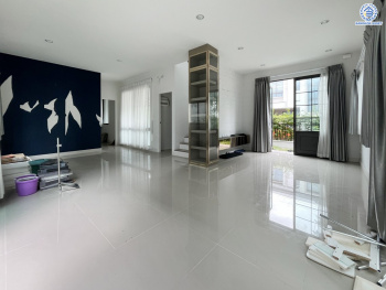 *****บ้านแฝดมือสอง โครงการ แกรนด์พลีโน พหลโยธิน-รังสิต เนื้อที่ 45.20 ตร.ว. ฟังก์ชัน 3 ห้องนอน 4 ห้องน้ำ 2 ที่จอดรถ โครงการบนทำเลเดินทางสะดวก เชื่อมต่อถนนรังสิต-นครนายก ถนนคลองหลวง ถนนกาญจนาภิเษก ใกล้รถไฟฟ้าสายสีแดง "สถานีรังสิต" และจุดขึ้นทางด่วน "อุดรรัถยา"