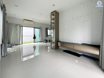 *****บ้านแฝดมือสอง โครงการ แกรนด์พลีโน พหลโยธิน-รังสิต เนื้อที่ 45.20 ตร.ว. ฟังก์ชัน 3 ห้องนอน 4 ห้องน้ำ 2 ที่จอดรถ โครงการบนทำเลเดินทางสะดวก เชื่อมต่อถนนรังสิต-นครนายก ถนนคลองหลวง ถนนกาญจนาภิเษก ใกล้รถไฟฟ้าสายสีแดง "สถานีรังสิต" และจุดขึ้นทางด่วน "อุดรรัถยา"