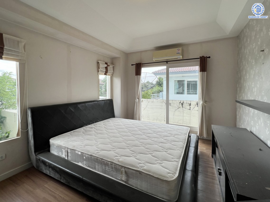 *****บ้านเดี่ยวมือสองนนทบุรี โครงการ พฤกษ์ลดา1 วงแหวน-รัตนาธิเบศร์ จาก L&H เนื้อที่ 60 ตร.ว. ฟังก์ชัน 3 ห้องนอน 2 ห้องน้ำ 2 ที่จอดรถ แถมฟรี! เครื่องปรับอากาศ โครงการบนทำเลเดินทางสะดวก เชื่อมต่อถนนบางกรวย-ไทรน้อย ถนนคลองถนน ถนนกาญจนาภิเษก ใกล้รถไฟฟ้าสายสีม่วง "สถานีคลองบางไผ่"