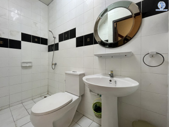 *****ทาวน์เฮ้าส์มือสองนนทบุรี โครงการ ซื่อตรง รัตนาธิเบศร์ เนื้อที่ 26 ตร.ว. พื้นที่ใช้สอย 130 ตร.ม. ฟังก์ชัน 3 ห้องนอน 2 ห้องน้ำ 1 ที่จอดรถ บนทำเลดีเชื่อมต่อถนนรัตนาธิเบศร์ ถนนราชพฤกษ์ ใกล้รถไฟฟ้าสายสีม่วง "สถานีไทรม้า" และจุดขึ้นทางด่วน "งามวงศ์วาน" พร้อมเข้าอยู่