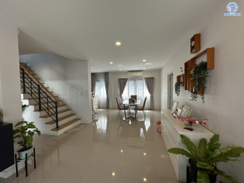 *****บ้านเดี่ยวมือสองนนทบุรี พร้อมอยู่ โครงการ เซนโทร บางใหญ่ เนื้อที่กว้าง 57.30 ตร.ว. พื้นที่ใช้สอย 227 ตร.ม. ฟังก์ชัน 4 ห้องนอน 5 ห้องน้ำ 3 ที่จอดรถ โครงการตั้งบนทำเลดี เชื่อมต่อถนนกาญจนาภิเษก ถนนบ้านกล้วย-ไทรน้อย ถนนชัยพฤกษ์ ใกล้รถไฟฟ้าสายสีม่วง "สถานีคลองบางไผ่"