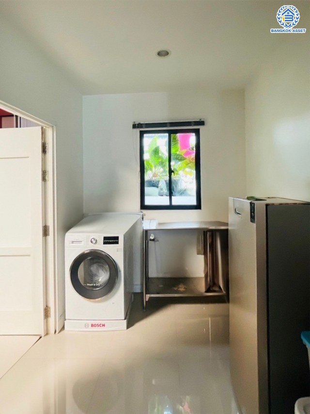 *****บ้านเดี่ยวมือสองนนทบุรี โครงการ ดีไลท์ รัตนาธิเบศร์-ท่าอิฐ เนื้อที่กว้าง 53.50 ตร.ว. พื้นที่ใช้สอย 160 ตร.ม. ฟังก์ชัน 3 ห้องนอน 3 ห้องน้ำ 2 ที่จอดรถ แถมฟรี! เครื่องปรับอากาศ, เครื่องทำน้ำอุ่น, เครื่องดูดควัน พร้อมเข้าอยู่ได้เลย โครงการบนทำเลเดินทางสะดวก เชื่อมต่อถนนรัตนาธิเบศร์ ใกล้รถไฟฟ้าสายสีม่วง "สถานีบางรักน้อยท่าอิฐ" และจุดขึ้นทางด่วน "ศรีรัช"