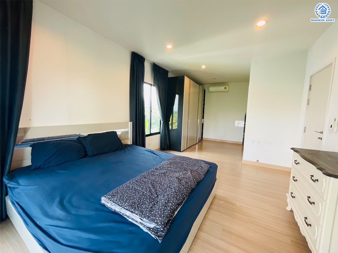 *****บ้านเดี่ยวมือสองนนทบุรี โครงการ ดีไลท์ รัตนาธิเบศร์-ท่าอิฐ เนื้อที่กว้าง 53.50 ตร.ว. พื้นที่ใช้สอย 160 ตร.ม. ฟังก์ชัน 3 ห้องนอน 3 ห้องน้ำ 2 ที่จอดรถ แถมฟรี! เครื่องปรับอากาศ, เครื่องทำน้ำอุ่น, เครื่องดูดควัน พร้อมเข้าอยู่ได้เลย โครงการบนทำเลเดินทางสะดวก เชื่อมต่อถนนรัตนาธิเบศร์ ใกล้รถไฟฟ้าสายสีม่วง "สถานีบางรักน้อยท่าอิฐ" และจุดขึ้นทางด่วน "ศรีรัช"