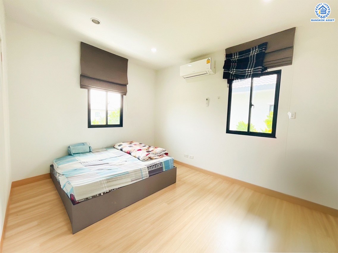 *****บ้านเดี่ยวมือสองนนทบุรี โครงการ ดีไลท์ รัตนาธิเบศร์-ท่าอิฐ เนื้อที่กว้าง 53.50 ตร.ว. พื้นที่ใช้สอย 160 ตร.ม. ฟังก์ชัน 3 ห้องนอน 3 ห้องน้ำ 2 ที่จอดรถ แถมฟรี! เครื่องปรับอากาศ, เครื่องทำน้ำอุ่น, เครื่องดูดควัน พร้อมเข้าอยู่ได้เลย โครงการบนทำเลเดินทางสะดวก เชื่อมต่อถนนรัตนาธิเบศร์ ใกล้รถไฟฟ้าสายสีม่วง "สถานีบางรักน้อยท่าอิฐ" และจุดขึ้นทางด่วน "ศรีรัช"