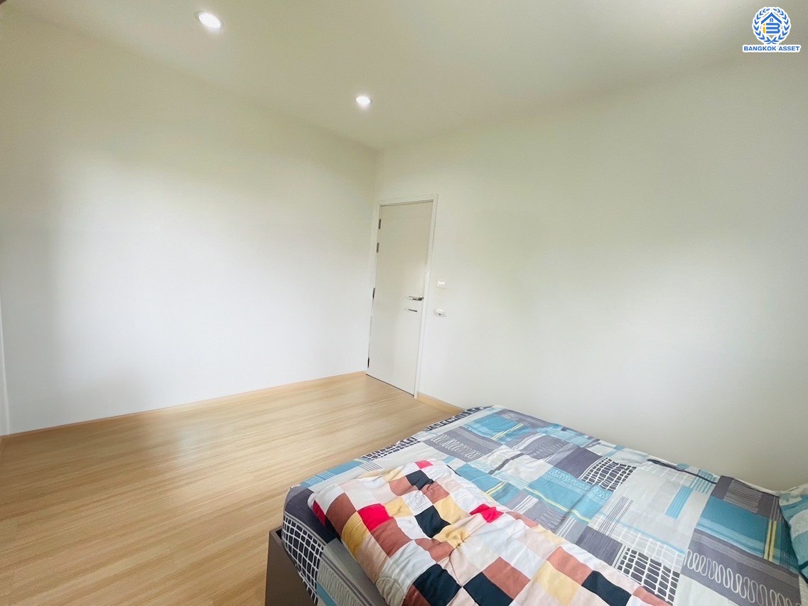 *****บ้านเดี่ยวมือสองนนทบุรี โครงการ ดีไลท์ รัตนาธิเบศร์-ท่าอิฐ เนื้อที่กว้าง 53.50 ตร.ว. พื้นที่ใช้สอย 160 ตร.ม. ฟังก์ชัน 3 ห้องนอน 3 ห้องน้ำ 2 ที่จอดรถ แถมฟรี! เครื่องปรับอากาศ, เครื่องทำน้ำอุ่น, เครื่องดูดควัน พร้อมเข้าอยู่ได้เลย โครงการบนทำเลเดินทางสะดวก เชื่อมต่อถนนรัตนาธิเบศร์ ใกล้รถไฟฟ้าสายสีม่วง "สถานีบางรักน้อยท่าอิฐ" และจุดขึ้นทางด่วน "ศรีรัช"