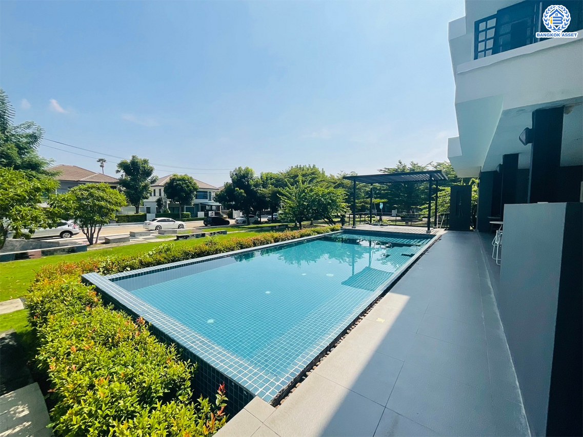 *****บ้านเดี่ยวมือสองนนทบุรี โครงการ ดีไลท์ รัตนาธิเบศร์-ท่าอิฐ เนื้อที่กว้าง 53.50 ตร.ว. พื้นที่ใช้สอย 160 ตร.ม. ฟังก์ชัน 3 ห้องนอน 3 ห้องน้ำ 2 ที่จอดรถ แถมฟรี! เครื่องปรับอากาศ, เครื่องทำน้ำอุ่น, เครื่องดูดควัน พร้อมเข้าอยู่ได้เลย โครงการบนทำเลเดินทางสะดวก เชื่อมต่อถนนรัตนาธิเบศร์ ใกล้รถไฟฟ้าสายสีม่วง "สถานีบางรักน้อยท่าอิฐ" และจุดขึ้นทางด่วน "ศรีรัช"