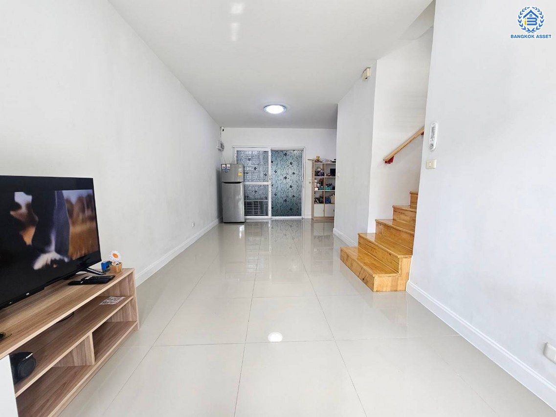 *****ทาวน์เฮ้าส์มือสองนนทบุรี โครงการ พลีโน่ ปิ่นเกล้า-ราชพฤกษ์ #หลังริม เนื้อที่เยอะเกือบ 31.80 ตร.ว. พื้นที่ใช้สอย 96 ตร.ม. พร้อมฟังก์ชัน 3 ห้องนอน 2 ห้องน้ำ 1 ที่จอดรถ แถมฟรี! เครื่องปรับอากาศ 3 เครื่อง, เครื่องทำน้ำอุ่น 1 เครื่อง, กล้องวงจรปิด พร้อมเข้าอยู่ได้ทันที บนทำเลเดินทางสะดวกสบาย ใกล้รถไฟฟ้าสายสีแดง "สถานีบางบำหรุ" และใกล้จุดขึ้นทางด่วน "ศรีรัช"