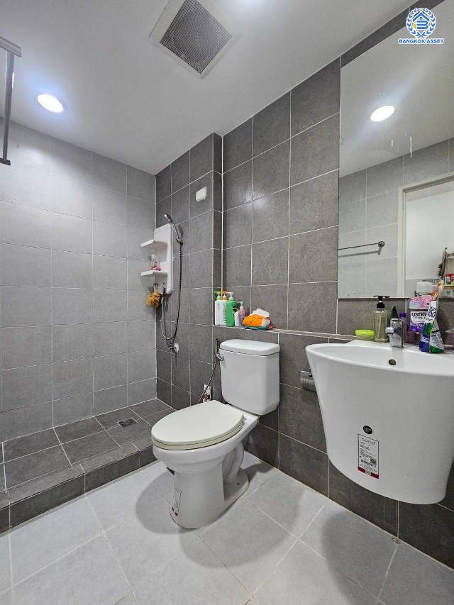 *****ทาวน์เฮ้าส์มือสองนนทบุรี โครงการ พลีโน่ ปิ่นเกล้า-ราชพฤกษ์ #หลังริม เนื้อที่เยอะเกือบ 31.80 ตร.ว. พื้นที่ใช้สอย 96 ตร.ม. พร้อมฟังก์ชัน 3 ห้องนอน 2 ห้องน้ำ 1 ที่จอดรถ แถมฟรี! เครื่องปรับอากาศ 3 เครื่อง, เครื่องทำน้ำอุ่น 1 เครื่อง, กล้องวงจรปิด พร้อมเข้าอยู่ได้ทันที บนทำเลเดินทางสะดวกสบาย ใกล้รถไฟฟ้าสายสีแดง "สถานีบางบำหรุ" และใกล้จุดขึ้นทางด่วน "ศรีรัช"