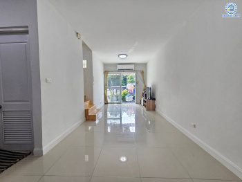 *****ทาวน์เฮ้าส์มือสองนนทบุรี โครงการ พลีโน่ ปิ่นเกล้า-ราชพฤกษ์ #หลังริม เนื้อที่เยอะเกือบ 31.80 ตร.ว. พื้นที่ใช้สอย 96 ตร.ม. พร้อมฟังก์ชัน 3 ห้องนอน 2 ห้องน้ำ 1 ที่จอดรถ แถมฟรี! เครื่องปรับอากาศ 3 เครื่อง, เครื่องทำน้ำอุ่น 1 เครื่อง, กล้องวงจรปิด พร้อมเข้าอยู่ได้ทันที บนทำเลเดินทางสะดวกสบาย ใกล้รถไฟฟ้าสายสีแดง "สถานีบางบำหรุ" และใกล้จุดขึ้นทางด่วน "ศรีรัช"