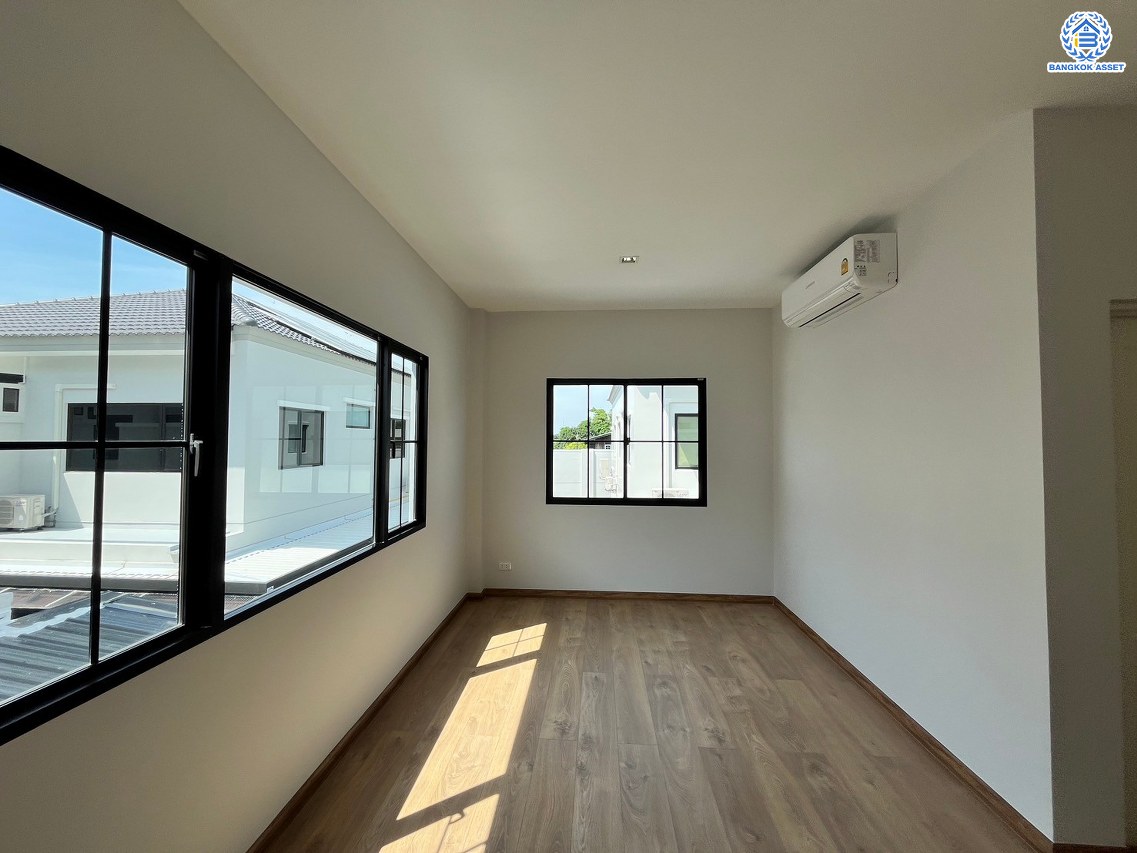 *****บ้านเดี่ยวมือสอง โครงการ ลัดดารมย์ พุทธมลฑลสาย3 หลังมุม เนื้อที่ 107.70 ตร.ว. พื้นที่ใช้สอย 354 ตร.ม. ฟังก์ชัน 5 ห้องนอน 6 ห้องน้ำ 3 ที่จอดรถ แถมฟรี! เครื่องปรับอากาศ, เครื่องทำน้ำอุ่น พร้อมเข้าอยู่ได้ทันที โครงการบนทำเลเดินทางสะดวก เชื่อมต่อถนนพุทธมณฑลสาย3 ถนนบรมราชชนนี ถนนวงแหวนกาญจนาภิเษก ใกล้ห้างสรรพสินค้าเซ็นทรัล ศาลายา