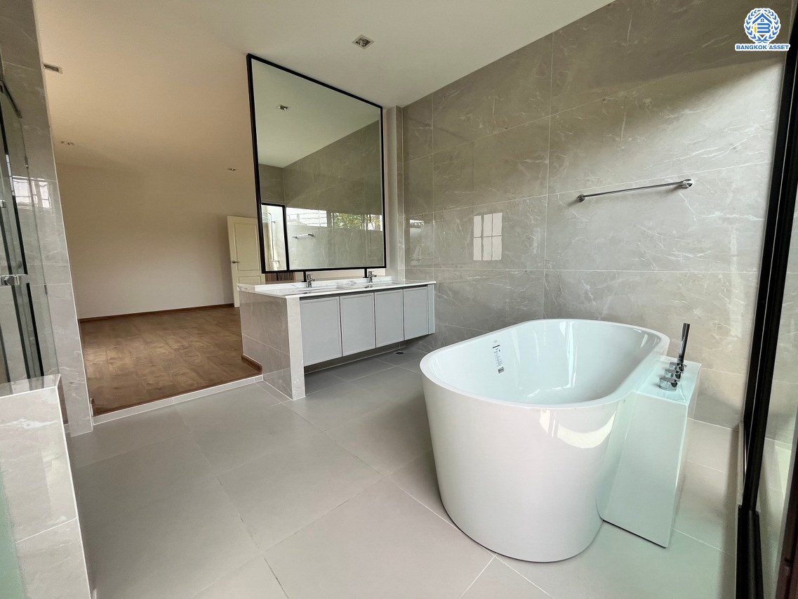 *****บ้านเดี่ยวมือสอง โครงการ ลัดดารมย์ พุทธมลฑลสาย3 หลังมุม เนื้อที่ 107.70 ตร.ว. พื้นที่ใช้สอย 354 ตร.ม. ฟังก์ชัน 5 ห้องนอน 6 ห้องน้ำ 3 ที่จอดรถ แถมฟรี! เครื่องปรับอากาศ, เครื่องทำน้ำอุ่น พร้อมเข้าอยู่ได้ทันที โครงการบนทำเลเดินทางสะดวก เชื่อมต่อถนนพุทธมณฑลสาย3 ถนนบรมราชชนนี ถนนวงแหวนกาญจนาภิเษก ใกล้ห้างสรรพสินค้าเซ็นทรัล ศาลายา