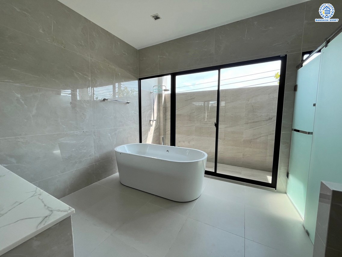 *****บ้านเดี่ยวมือสอง โครงการ ลัดดารมย์ พุทธมลฑลสาย3 หลังมุม เนื้อที่ 107.70 ตร.ว. พื้นที่ใช้สอย 354 ตร.ม. ฟังก์ชัน 5 ห้องนอน 6 ห้องน้ำ 3 ที่จอดรถ แถมฟรี! เครื่องปรับอากาศ, เครื่องทำน้ำอุ่น พร้อมเข้าอยู่ได้ทันที โครงการบนทำเลเดินทางสะดวก เชื่อมต่อถนนพุทธมณฑลสาย3 ถนนบรมราชชนนี ถนนวงแหวนกาญจนาภิเษก ใกล้ห้างสรรพสินค้าเซ็นทรัล ศาลายา