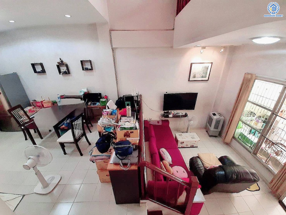 *****ทาวน์โฮมมือสอง โครงการ บ้านกลางเมือง พระรามเก้า-ศรีนครินทร์ เนื้อที่ 21.20 ตร.ว. พื้นที่ใช้สอย 160 ตร.ม. 3 ห้องนอน 4 ห้องน้ำ 2 ที่จอดรถ แถมฟรี เครื่องปรับอากาศ และ เครื่องทำน้ำอุ่น พร้อมเข้าอยู่ได้ทันที บนทำเลติดถนนใหญ่ ที่เชื่อมต่อถนนศรีนคริทร์ ถนนพัฒนาการ และใกล้ทางด่วนพระราม 9-มอเตอร์เวย์