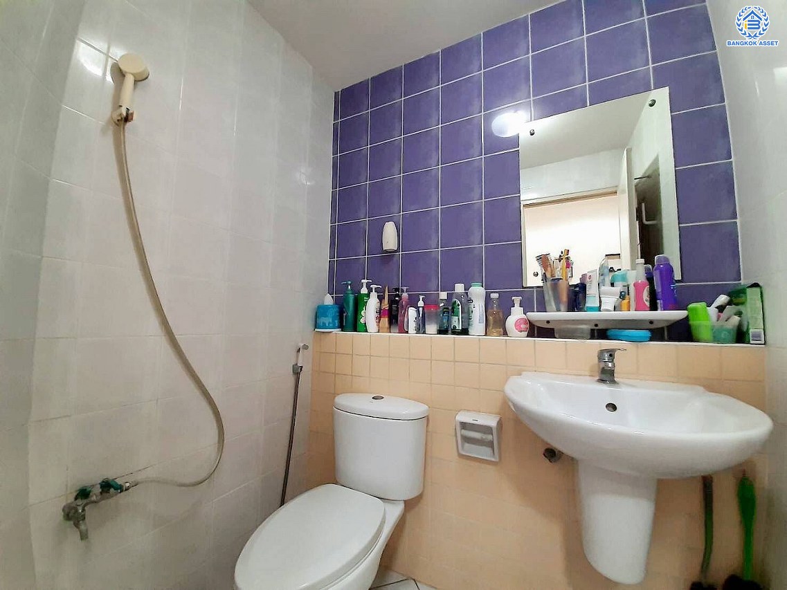 *****ทาวน์โฮมมือสอง โครงการ บ้านกลางเมือง พระรามเก้า-ศรีนครินทร์ เนื้อที่ 21.20 ตร.ว. พื้นที่ใช้สอย 160 ตร.ม. 3 ห้องนอน 4 ห้องน้ำ 2 ที่จอดรถ แถมฟรี เครื่องปรับอากาศ และ เครื่องทำน้ำอุ่น พร้อมเข้าอยู่ได้ทันที บนทำเลติดถนนใหญ่ ที่เชื่อมต่อถนนศรีนคริทร์ ถนนพัฒนาการ และใกล้ทางด่วนพระราม 9-มอเตอร์เวย์