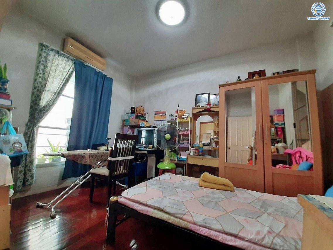 *****ทาวน์โฮมมือสอง โครงการ บ้านกลางเมือง พระรามเก้า-ศรีนครินทร์ เนื้อที่ 21.20 ตร.ว. พื้นที่ใช้สอย 160 ตร.ม. 3 ห้องนอน 4 ห้องน้ำ 2 ที่จอดรถ แถมฟรี เครื่องปรับอากาศ และ เครื่องทำน้ำอุ่น พร้อมเข้าอยู่ได้ทันที บนทำเลติดถนนใหญ่ ที่เชื่อมต่อถนนศรีนคริทร์ ถนนพัฒนาการ และใกล้ทางด่วนพระราม 9-มอเตอร์เวย์