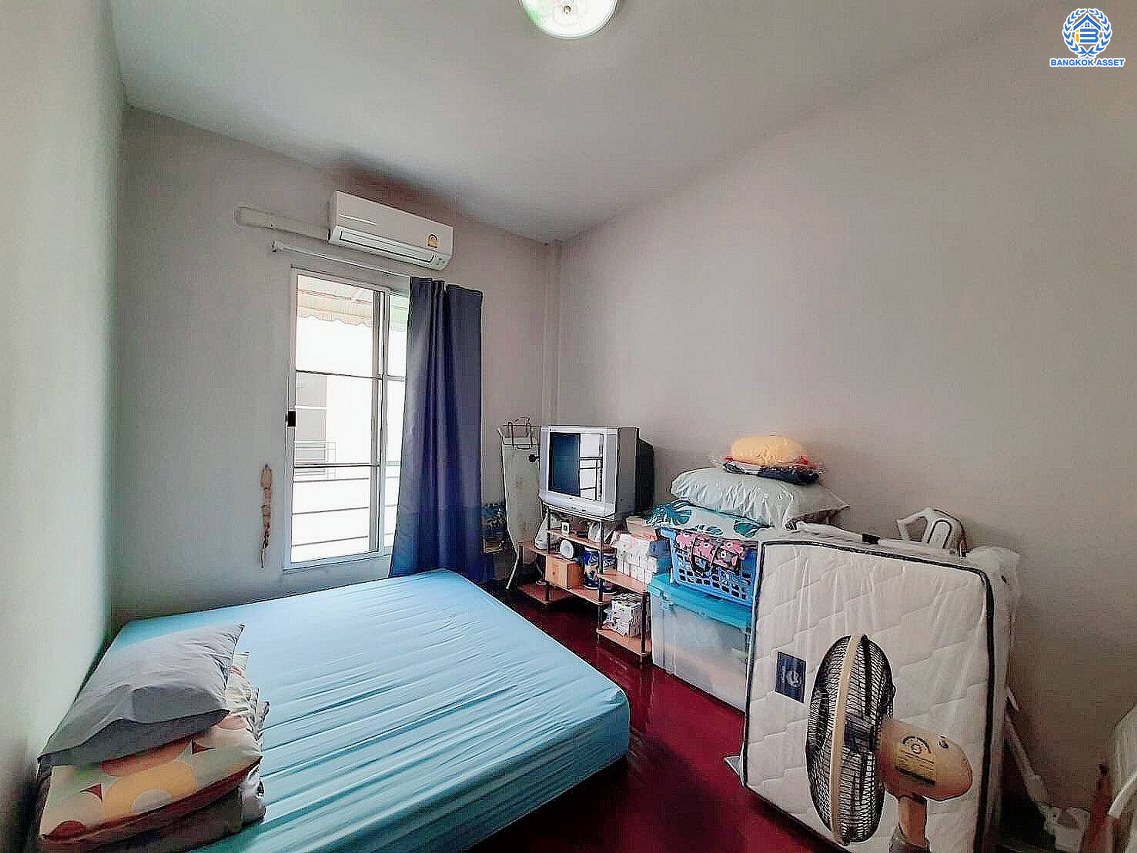 *****ทาวน์โฮมมือสอง โครงการ บ้านกลางเมือง พระรามเก้า-ศรีนครินทร์ เนื้อที่ 21.20 ตร.ว. พื้นที่ใช้สอย 160 ตร.ม. 3 ห้องนอน 4 ห้องน้ำ 2 ที่จอดรถ แถมฟรี เครื่องปรับอากาศ และ เครื่องทำน้ำอุ่น พร้อมเข้าอยู่ได้ทันที บนทำเลติดถนนใหญ่ ที่เชื่อมต่อถนนศรีนคริทร์ ถนนพัฒนาการ และใกล้ทางด่วนพระราม 9-มอเตอร์เวย์