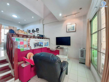 *****ทาวน์โฮมมือสอง โครงการ บ้านกลางเมือง พระรามเก้า-ศรีนครินทร์ เนื้อที่ 21.20 ตร.ว. พื้นที่ใช้สอย 160 ตร.ม. 3 ห้องนอน 4 ห้องน้ำ 2 ที่จอดรถ แถมฟรี เครื่องปรับอากาศ และ เครื่องทำน้ำอุ่น พร้อมเข้าอยู่ได้ทันที บนทำเลติดถนนใหญ่ ที่เชื่อมต่อถนนศรีนคริทร์ ถนนพัฒนาการ และใกล้ทางด่วนพระราม 9-มอเตอร์เวย์