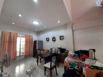 *****ทาวน์โฮมมือสอง โครงการ บ้านกลางเมือง พระรามเก้า-ศรีนครินทร์ เนื้อที่ 21.20 ตร.ว. พื้นที่ใช้สอย 160 ตร.ม. 3 ห้องนอน 4 ห้องน้ำ 2 ที่จอดรถ แถมฟรี เครื่องปรับอากาศ และ เครื่องทำน้ำอุ่น พร้อมเข้าอยู่ได้ทันที บนทำเลติดถนนใหญ่ ที่เชื่อมต่อถนนศรีนคริทร์ ถนนพัฒนาการ และใกล้ทางด่วนพระราม 9-มอเตอร์เวย์