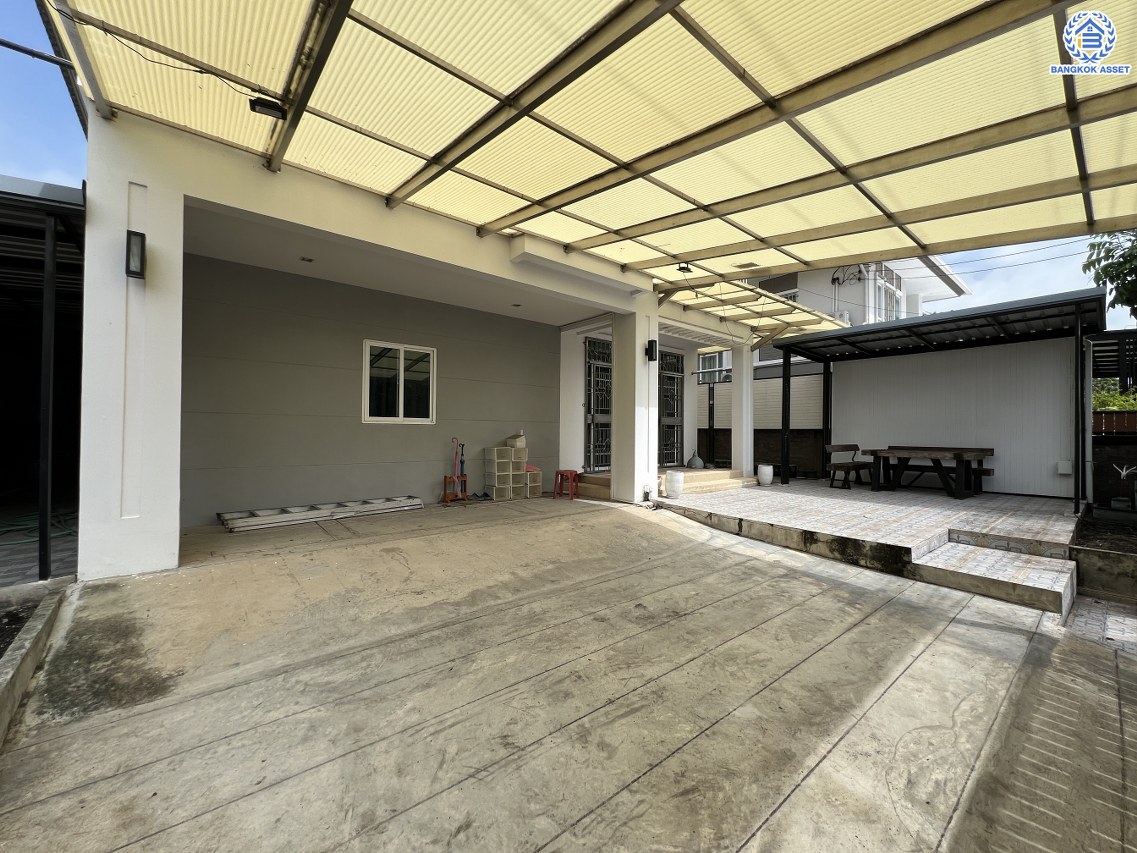 *****บ้านเดี่ยวมือสอง โครงการ เดอะแพลนท์ บางแค เนื้อที่ 60.70 ตร.ว. พื้นที่ใช้สอย 170 ตร.ม. ฟังก์ชัน 3 ห้องนอน 3 ห้องน้ำ 2 ที่จอดรถ พร้อมเข้าอยู่ โครงการบนทำเลเดินทางสะดวก เชื่อมต่อถนนกาญจนาภิเษก ถนนเพชรเกษม ถนนพุทธมณฑลสาย1 ใกล้ห้างสรรพสินค้า เดอะมอลล์ไลฟ์สโตร์ บางแค