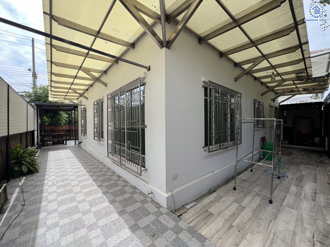 *****บ้านเดี่ยวมือสอง โครงการ เดอะแพลนท์ บางแค เนื้อที่ 60.70 ตร.ว. พื้นที่ใช้สอย 170 ตร.ม. ฟังก์ชัน 3 ห้องนอน 3 ห้องน้ำ 2 ที่จอดรถ พร้อมเข้าอยู่ โครงการบนทำเลเดินทางสะดวก เชื่อมต่อถนนกาญจนาภิเษก ถนนเพชรเกษม ถนนพุทธมณฑลสาย1 ใกล้ห้างสรรพสินค้า เดอะมอลล์ไลฟ์สโตร์ บางแค