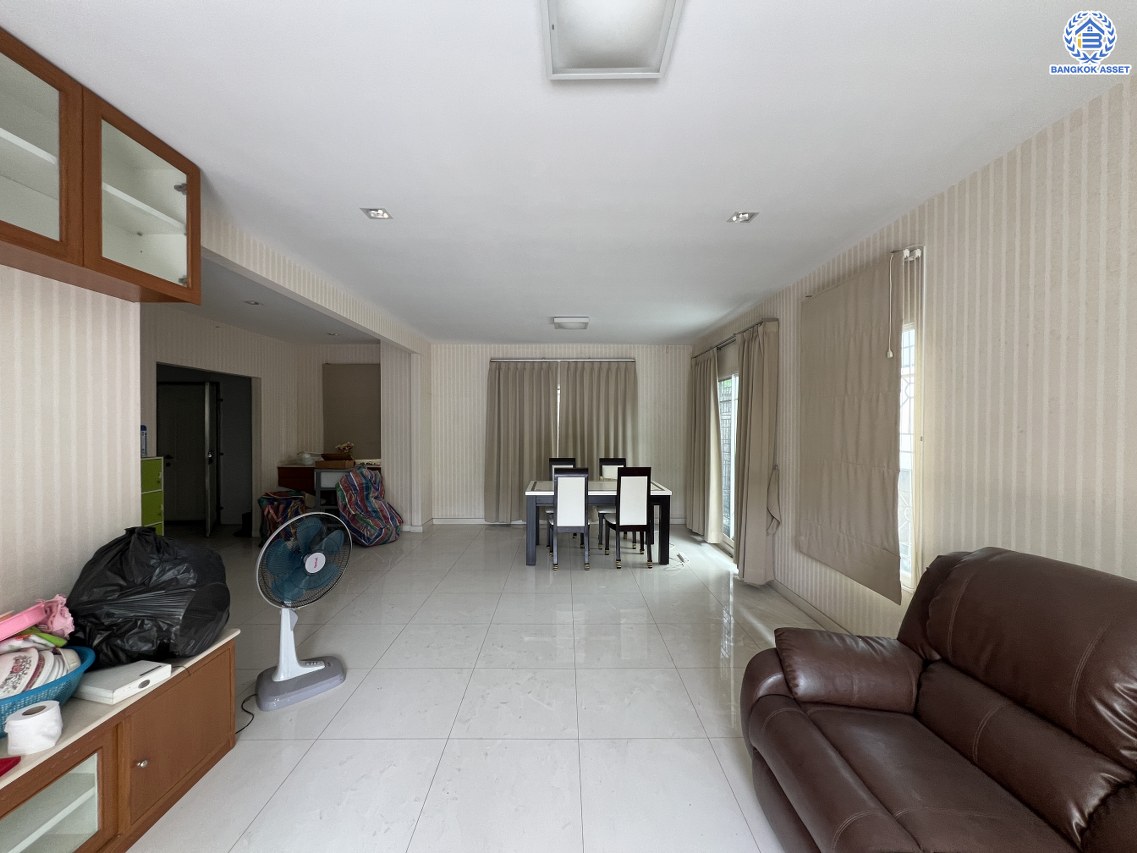 *****บ้านเดี่ยวมือสอง โครงการ เดอะแพลนท์ บางแค เนื้อที่ 60.70 ตร.ว. พื้นที่ใช้สอย 170 ตร.ม. ฟังก์ชัน 3 ห้องนอน 3 ห้องน้ำ 2 ที่จอดรถ พร้อมเข้าอยู่ โครงการบนทำเลเดินทางสะดวก เชื่อมต่อถนนกาญจนาภิเษก ถนนเพชรเกษม ถนนพุทธมณฑลสาย1 ใกล้ห้างสรรพสินค้า เดอะมอลล์ไลฟ์สโตร์ บางแค