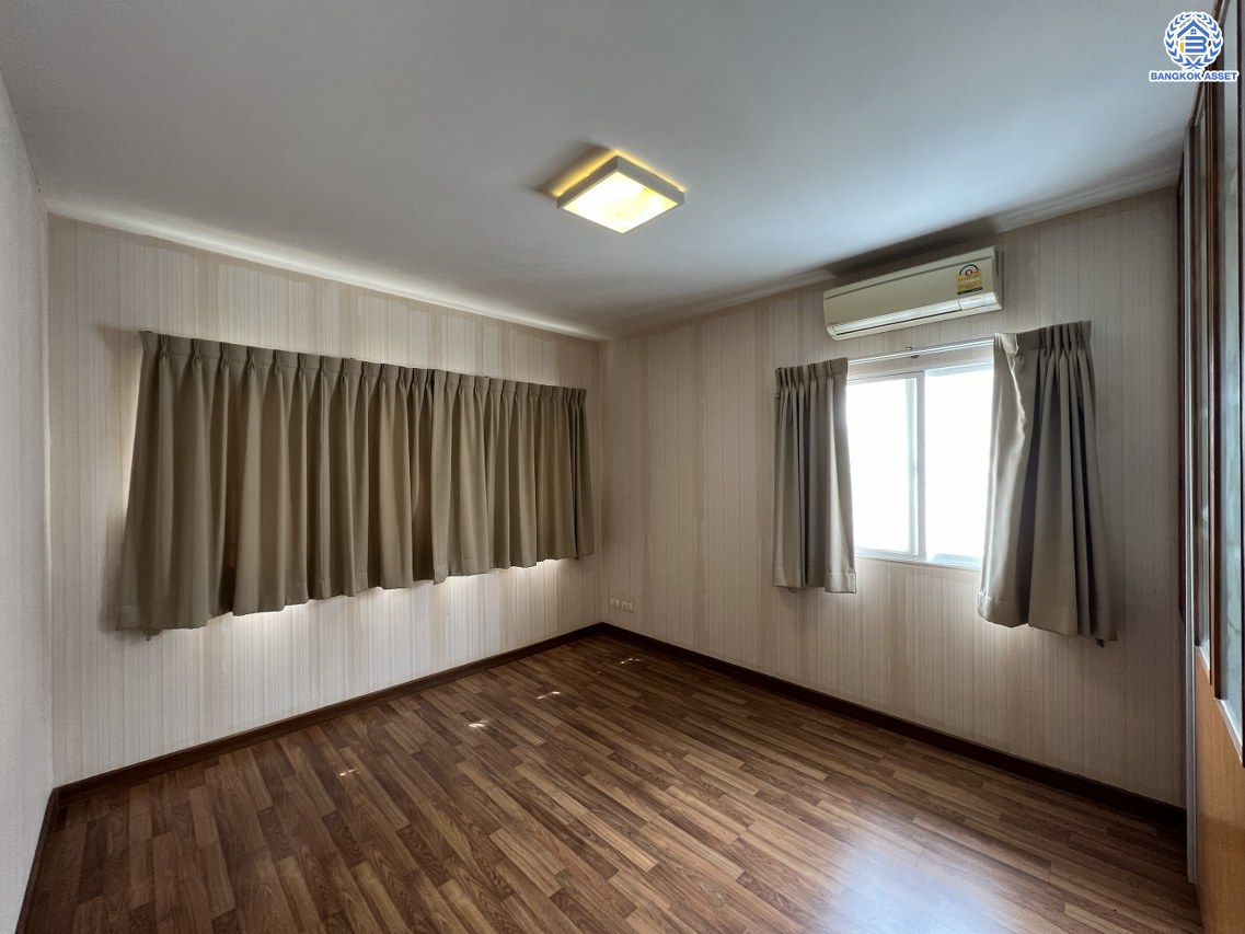 *****บ้านเดี่ยวมือสอง โครงการ เดอะแพลนท์ บางแค เนื้อที่ 60.70 ตร.ว. พื้นที่ใช้สอย 170 ตร.ม. ฟังก์ชัน 3 ห้องนอน 3 ห้องน้ำ 2 ที่จอดรถ พร้อมเข้าอยู่ โครงการบนทำเลเดินทางสะดวก เชื่อมต่อถนนกาญจนาภิเษก ถนนเพชรเกษม ถนนพุทธมณฑลสาย1 ใกล้ห้างสรรพสินค้า เดอะมอลล์ไลฟ์สโตร์ บางแค