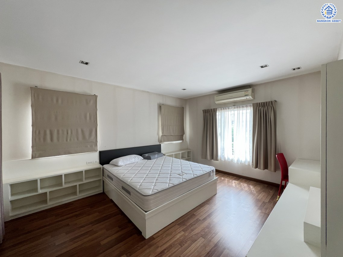 *****บ้านเดี่ยวมือสอง โครงการ เดอะแพลนท์ บางแค เนื้อที่ 60.70 ตร.ว. พื้นที่ใช้สอย 170 ตร.ม. ฟังก์ชัน 3 ห้องนอน 3 ห้องน้ำ 2 ที่จอดรถ พร้อมเข้าอยู่ โครงการบนทำเลเดินทางสะดวก เชื่อมต่อถนนกาญจนาภิเษก ถนนเพชรเกษม ถนนพุทธมณฑลสาย1 ใกล้ห้างสรรพสินค้า เดอะมอลล์ไลฟ์สโตร์ บางแค