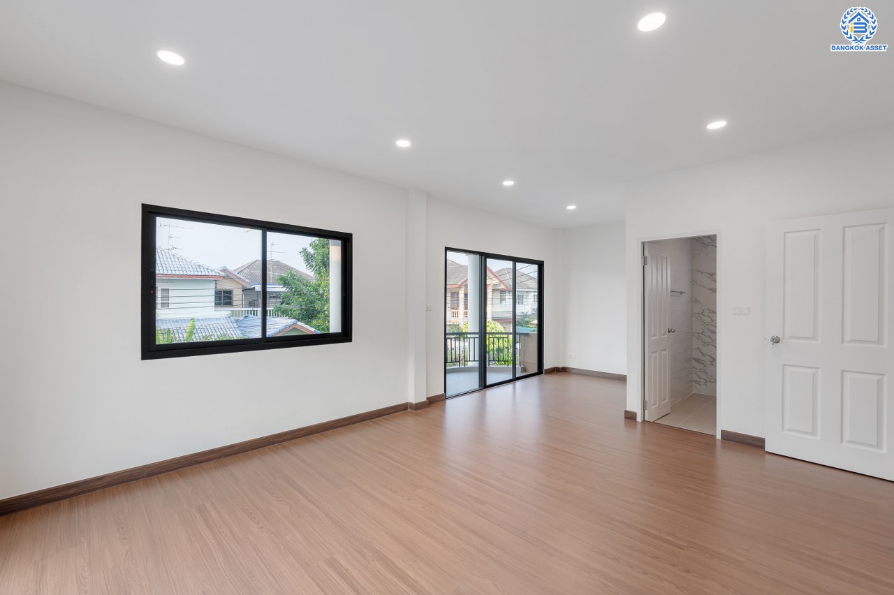 บ้านมือสองตกแต่งใหม่ โครงการ กานดา คลาสสิค วิลล์ เพชรเกษม81 รองรับทุกความสุขบนเนื้อที่ 54.70 ตร.ว. พื้นที่ใช้สอย 203.02 ตร.ม. ฟังก์ชัน 3 ห้องนอน 3 ห้องน้ำ จอดรถได้ 2 คัน พร้อมเข้าอยู่ บนทำเลเดินทางสะดวกเชื่อมต่อ ถนนเพชรเกษม, ถนนเอกชัย, ถนนกาญจนาภิเษก, ถนนพระราม2 ใกล้จุดขึ้นทางด่วน "พระราม2" และเซ็นทรัล พระราม2