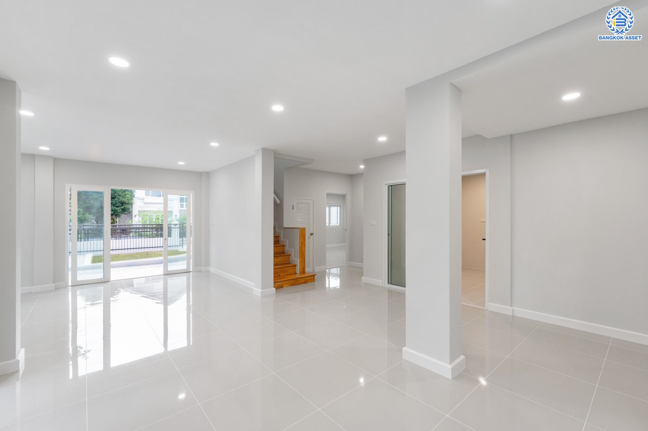 บ้านมือสองตกแต่งใหม่ โครงการ เพอร์เฟคเพลส รัตนาธิเบศร์ จากแบรนด์ Property Perfect บนเนื้อที่ 67.50 ตร.ว. พื้นที่ใช้สอยกว้างถึง 331.82 ตร.ม. ฟังก์ชัน 3 ห้องนอน 3 ห้องน้ำ 1 ห้องอเนกประสงค์ จอดรถได้ 2 คัน บนที่สุดแห่งทำเลโซนเมือง เชื่อมต่อถนนรัตนาธิเบศร์ ใกล้เซ็นทรัลรัตนาธิเบศร์ จุดขึ้นทางด่วน "งามวงศ์วาน" และรถไฟฟ้า"สถานีไทรม้า"