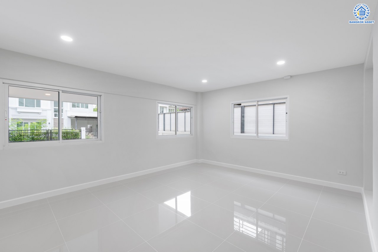 บ้านมือสองตกแต่งใหม่ โครงการ เพอร์เฟคเพลส รัตนาธิเบศร์ จากแบรนด์ Property Perfect บนเนื้อที่ 67.50 ตร.ว. พื้นที่ใช้สอยกว้างถึง 331.82 ตร.ม. ฟังก์ชัน 3 ห้องนอน 3 ห้องน้ำ 1 ห้องอเนกประสงค์ จอดรถได้ 2 คัน บนที่สุดแห่งทำเลโซนเมือง เชื่อมต่อถนนรัตนาธิเบศร์ ใกล้เซ็นทรัลรัตนาธิเบศร์ จุดขึ้นทางด่วน "งามวงศ์วาน" และรถไฟฟ้า"สถานีไทรม้า"