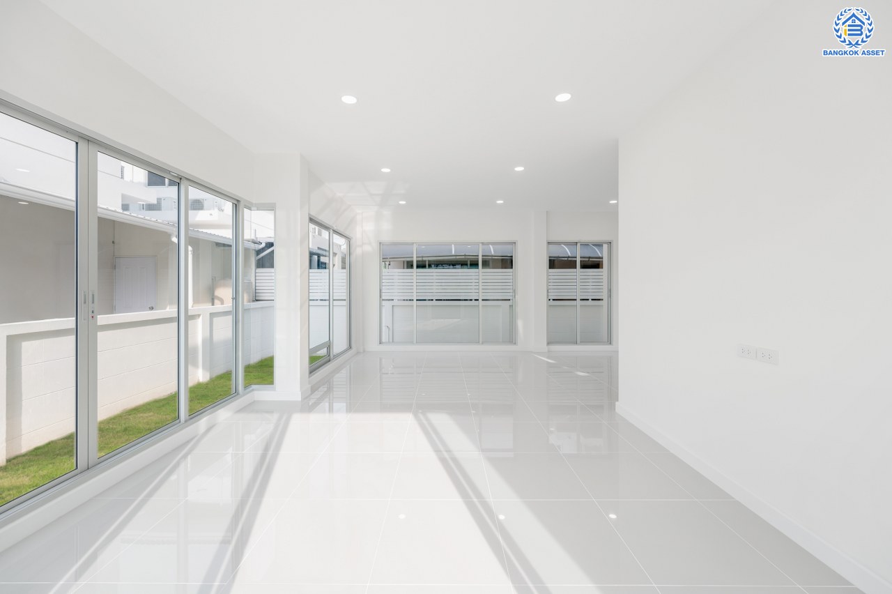 บ้านมือสองตกแต่งใหม่ โครงการ ไลฟ์บางกอกบูเลอวาร์ด ปิ่นเกล้า-เพชรเกษม เนื้อที่กว้างกว่า 50.70 ตร.ว พื้นที่ใช้สอย 198.46 ตร.ม. ฟังก์ชัน 3 ห้องนอน 3 ห้องน้ำ 2 ที่จอดรถ บนทำเลติดถนนพุทธมณฑลสาย4 ตอบโจทย์กับทุกครอบครัว ใกล้แหล่งช้อปปิ้ง "เซ็นทรัล ศาลายา" รถไฟฟ้าสายสีน้ำเงิน "สถานีหลักสอง" และจุดขึ้นทางด่วน "ศรีรัช"