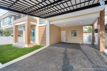 บ้านมือสองตกแต่งใหม่ โครงการ ไลฟ์บางกอกบูเลอวาร์ด ปิ่นเกล้า-เพชรเกษม เนื้อที่กว้างกว่า 50.70 ตร.ว พื้นที่ใช้สอย 198.46 ตร.ม. ฟังก์ชัน 3 ห้องนอน 3 ห้องน้ำ 2 ที่จอดรถ บนทำเลติดถนนพุทธมณฑลสาย4 ตอบโจทย์กับทุกครอบครัว ใกล้แหล่งช้อปปิ้ง "เซ็นทรัล ศาลายา" รถไฟฟ้าสายสีน้ำเงิน "สถานีหลักสอง" และจุดขึ้นทางด่วน "ศรีรัช"