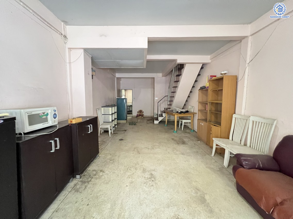 *****ทาวน์เฮ้าส์บ้านมือสอง โครงการ ซอยพงษ์เพชร35 งามวงศ์วาน เนื้อที่ 16.50 ตร.ว. 2 ห้องนอน 2 ห้องน้ำ 1 ที่จอดรถ บนทำเลดี เชื่อมต่อถนนงามวงศ์วาน ถนนประชาชื่น ถนนรัตนาธิเบศร์ ใกล้รถไฟฟ้าสายชมพู "สถานีแยกแคราย" จุดขึ้นทางด่วน "งามวงศ์วาน" และใกล้เดอะมอลล์งามวงศ์วาน