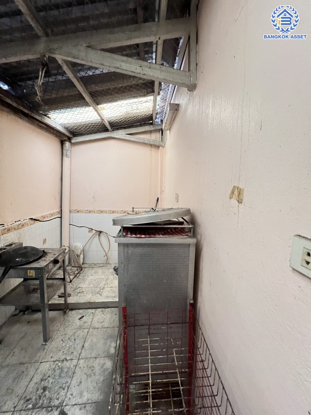 *****ทาวน์เฮ้าส์บ้านมือสอง โครงการ ซอยพงษ์เพชร35 งามวงศ์วาน เนื้อที่ 16.50 ตร.ว. 2 ห้องนอน 2 ห้องน้ำ 1 ที่จอดรถ บนทำเลดี เชื่อมต่อถนนงามวงศ์วาน ถนนประชาชื่น ถนนรัตนาธิเบศร์ ใกล้รถไฟฟ้าสายชมพู "สถานีแยกแคราย" จุดขึ้นทางด่วน "งามวงศ์วาน" และใกล้เดอะมอลล์งามวงศ์วาน