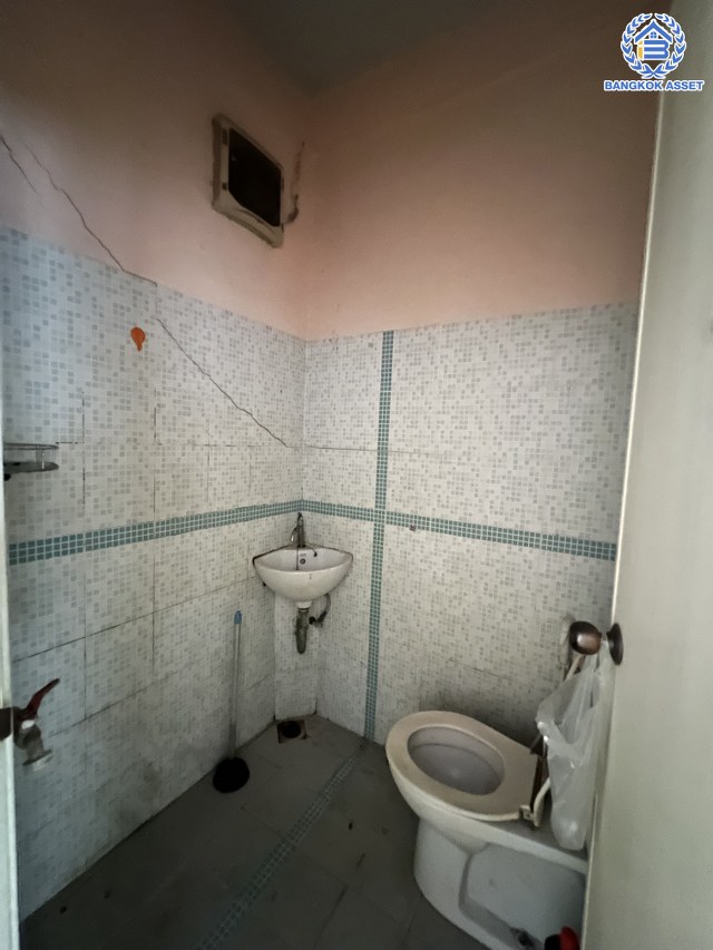 *****ทาวน์เฮ้าส์บ้านมือสอง โครงการ ซอยพงษ์เพชร35 งามวงศ์วาน เนื้อที่ 16.50 ตร.ว. 2 ห้องนอน 2 ห้องน้ำ 1 ที่จอดรถ บนทำเลดี เชื่อมต่อถนนงามวงศ์วาน ถนนประชาชื่น ถนนรัตนาธิเบศร์ ใกล้รถไฟฟ้าสายชมพู "สถานีแยกแคราย" จุดขึ้นทางด่วน "งามวงศ์วาน" และใกล้เดอะมอลล์งามวงศ์วาน