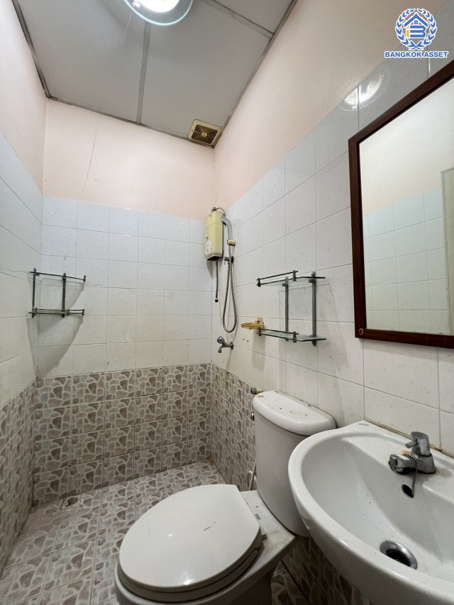 *****ทาวน์เฮ้าส์บ้านมือสอง โครงการ ซอยพงษ์เพชร35 งามวงศ์วาน เนื้อที่ 16.50 ตร.ว. 2 ห้องนอน 2 ห้องน้ำ 1 ที่จอดรถ บนทำเลดี เชื่อมต่อถนนงามวงศ์วาน ถนนประชาชื่น ถนนรัตนาธิเบศร์ ใกล้รถไฟฟ้าสายชมพู "สถานีแยกแคราย" จุดขึ้นทางด่วน "งามวงศ์วาน" และใกล้เดอะมอลล์งามวงศ์วาน